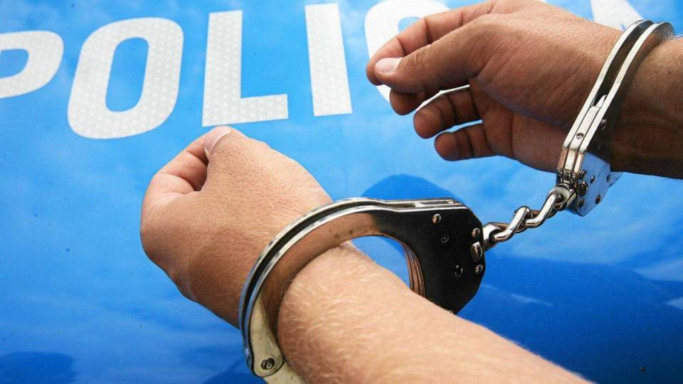 Uciekł przed policją, ale nie uciekł przed odpowiedzialnością. Wpadł poszukiwany i z zakazem prowadzenia!